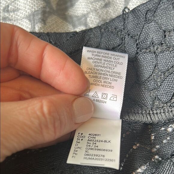 Logo layers by Lori Goldstein Black Lace Capri - Picture 5 of 7